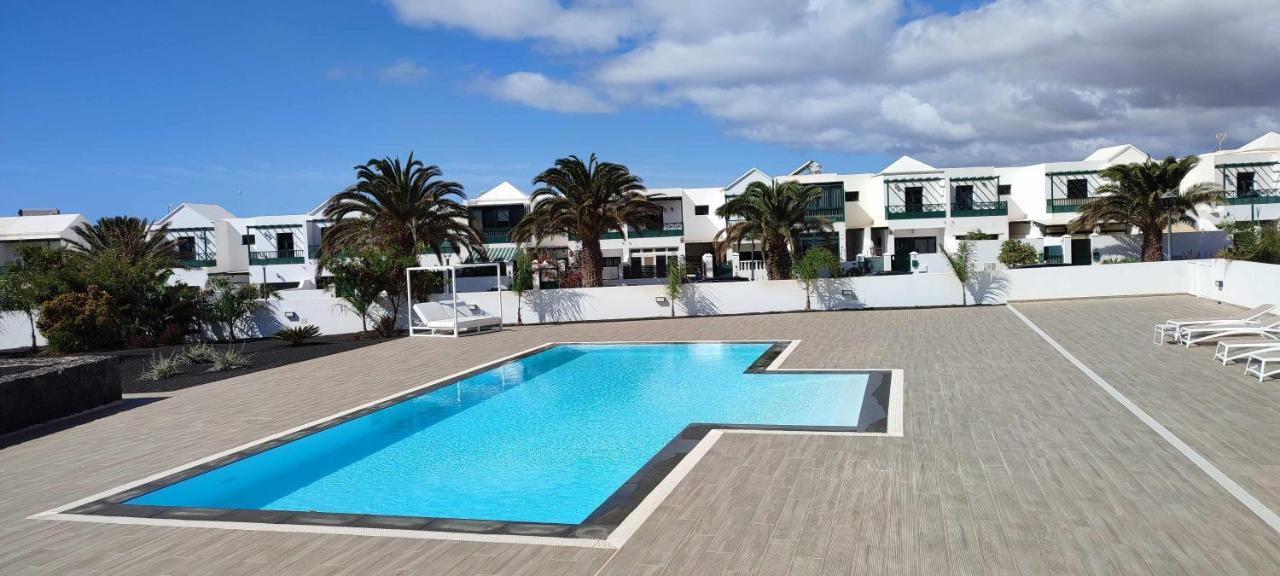 Luminosa Vivienda Vacacional Con Vista A La Piscina Costa Teguise Exteriör bild